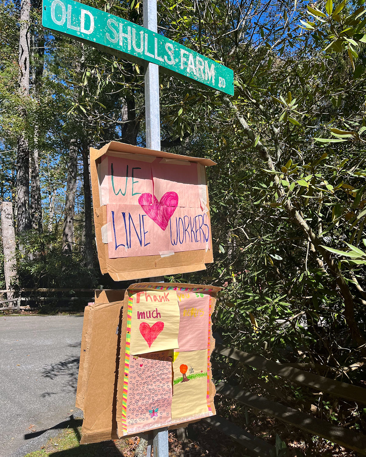 Children in Valle Crucis put up signs thanking line workers.